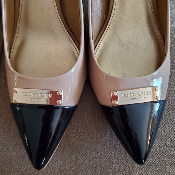 💯 Coach Tan & Black Patent Pointed Toe Heels - Picture 2 of 11